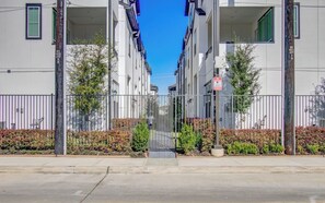 Exterior - Near NRG Park • Pool Access • Sleeps 2 (Houston)