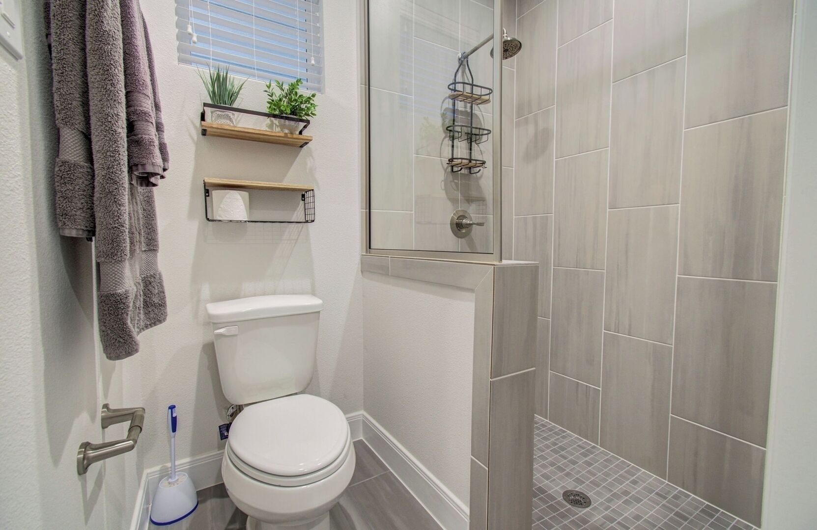 Sèche-cheveux, serviettes fournies