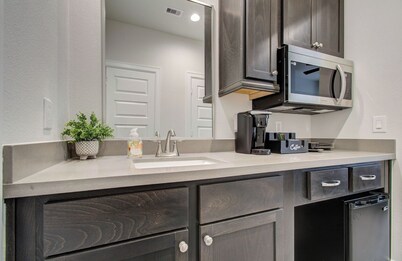 Near NRG Park • Pool Access • Sleeps 2