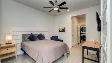 Bureau, fer et planche à repasser, Wi-Fi gratuit, draps fournis