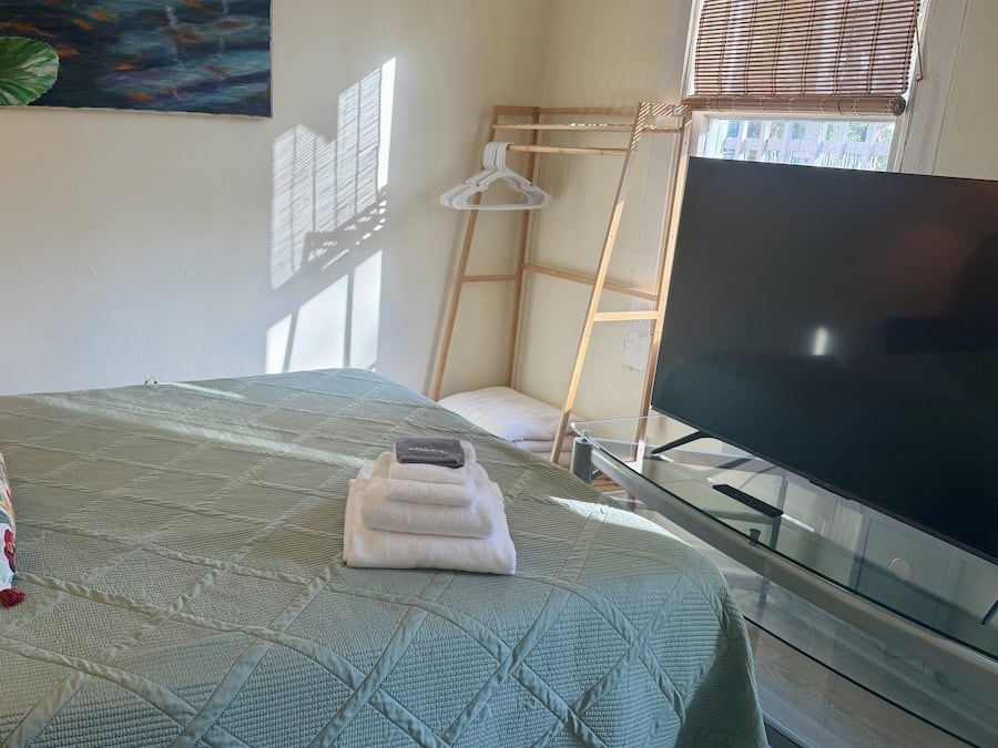 Comfort House | Blackout drapes, iron/ironing board, free WiFi