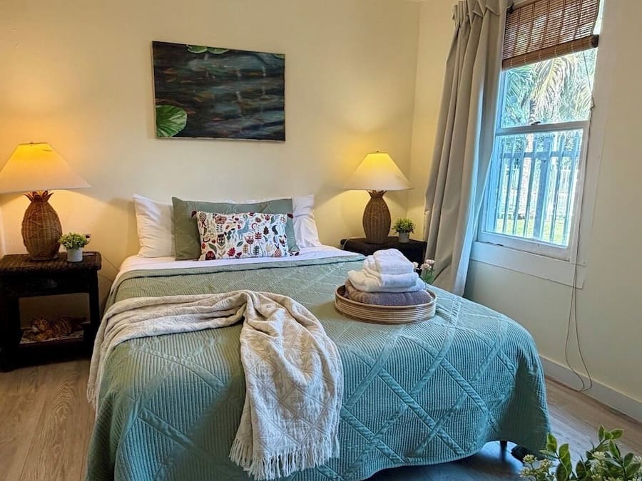 Comfort House | Blackout drapes, iron/ironing board, cribs (surcharge), WiFi (free)