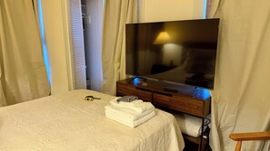 Nhà tiện nghi đơn giản | Màn/rèm cản sáng, bàn ủi/dụng cụ ủi quần áo 