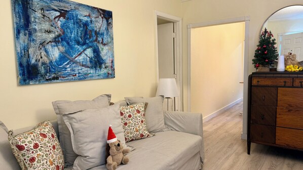 Comfort House | Living area - The Coconut Grove Hideaway (Miami)