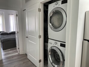 Interior - P3E. Near MET Peaceful 2-bedrooms 2 bathrooms entire apartment. (Philadelphia)