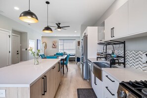 Fridge, microwave, oven, stovetop - Discover the Heart of Chicago from Our Modern 3 Bed/ 2.5 Bath Home (Chicago)