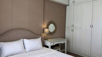 Camera Basic, 1 camera da letto, accesso al Club Lounge, vista città | Biancheria in cotone egiziano, biancheria da letto di alta qualità