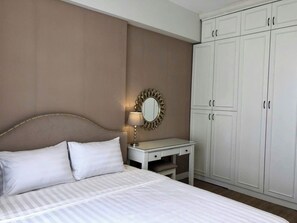 Camera Basic, 1 camera da letto, accesso al Club Lounge, vista città | Biancheria in cotone egiziano, biancheria da letto di alta qualità