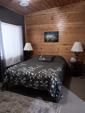 Iron/ironing board, WiFi, bed sheets - Pleasant 3-bedroom bungalow with AC in charming Clearfield (Clearfield)