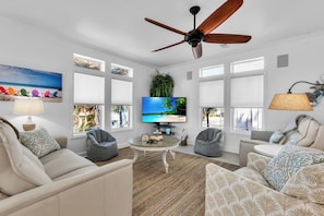 TV - Island Escape 3 blocks from beach W/ Heated Pool (Sarasota)