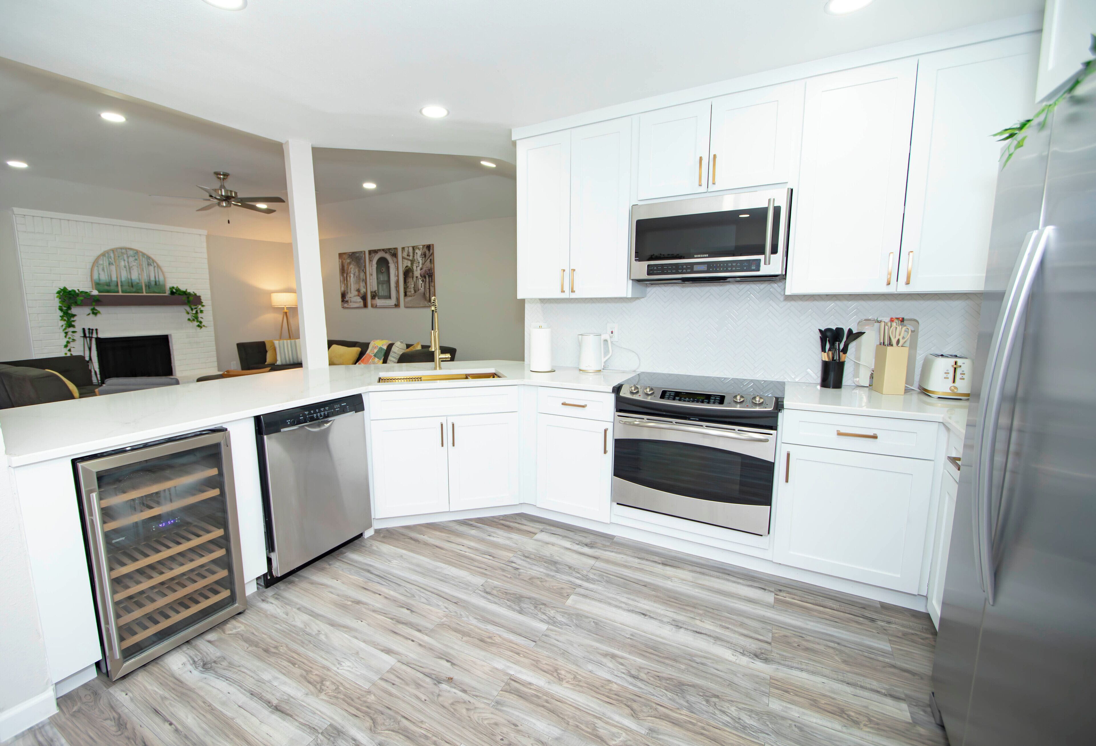 Mikrowelle, Ofen, Herdplatte, Geschirrspüler