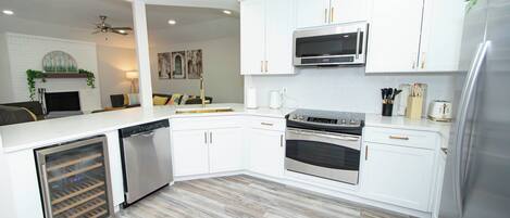 Mikrowelle, Ofen, Herdplatte, Geschirrspüler