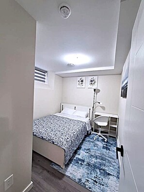 1 slaapkamer, een strijkplank/strijkijzer, wifi, beddengoed