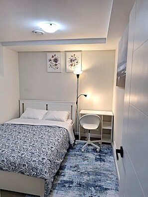 1 bedroom, iron/ironing board, WiFi, bed sheets - Modern & cozy basement suite with private entrance in Prairie Pointe - Winnipeg! (Winnipeg)