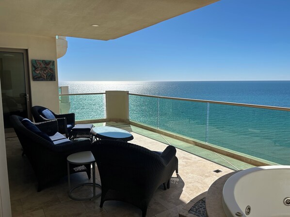 Terrace/patio - Tessoro 802 Oceanfront Luxury Condo (Las Conchas)
