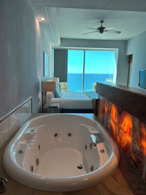 3 bedrooms, WiFi, bed sheets - Tessoro 802 Oceanfront Luxury Condo (Las Conchas)