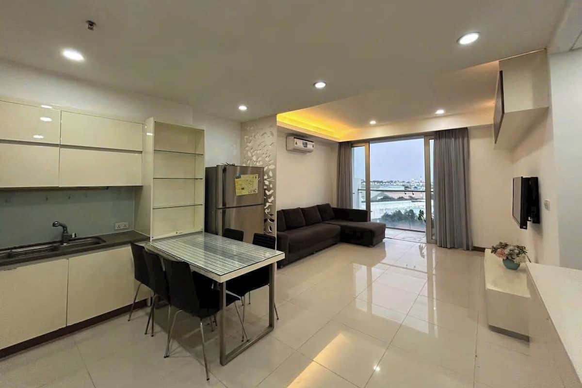 Grand Suite, 1 Bedroom, Club Lounge Access, City View | Egyptian cotton sheets, premium bedding, down comforters