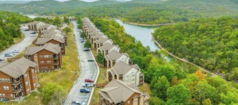 2BD/2BA Condo next to Silver Dollar City & Lake