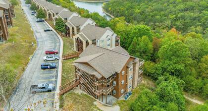 2BD/2BA Condo next to Silver Dollar City & Lake