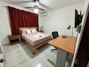Ropa de cama de alta calidad y escritorio 