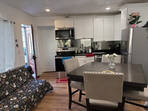 Interior - S1E. Queen Villege, 2 bedrooms 1 bathroom entire apartment. (Philadelphia)