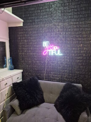 Interior - Stylish Downtown LB Flat – Walk to Everything! (Long Beach)