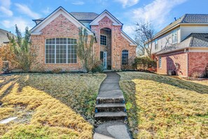 Exterior - Modern Texas Home. Prime Frisco Location (Frisco)