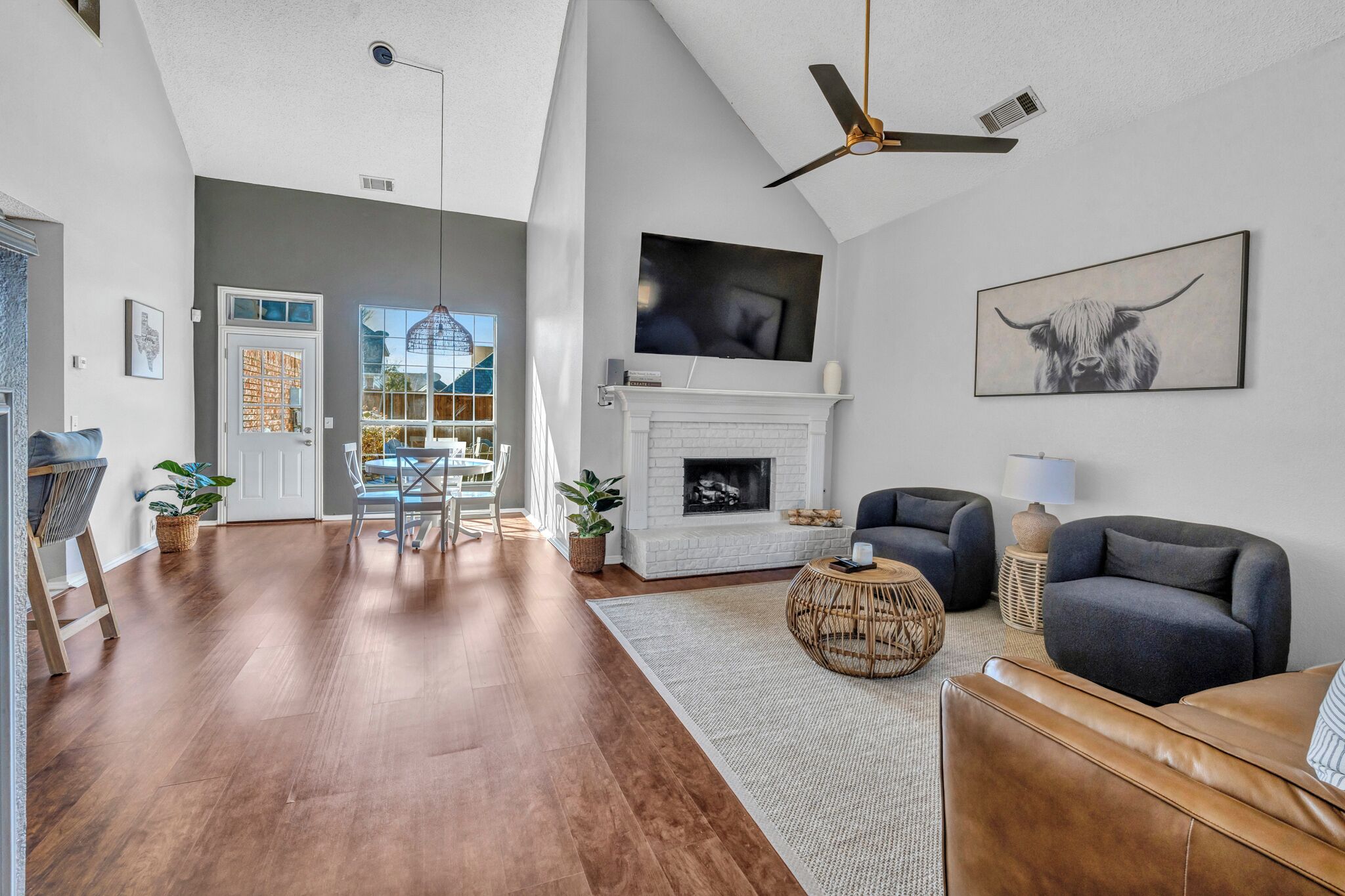 TV, fireplace