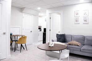 Smart TV, books - Modern, Cozy & Stylishly Furnished Suite | Private Entrance (Winnipeg)