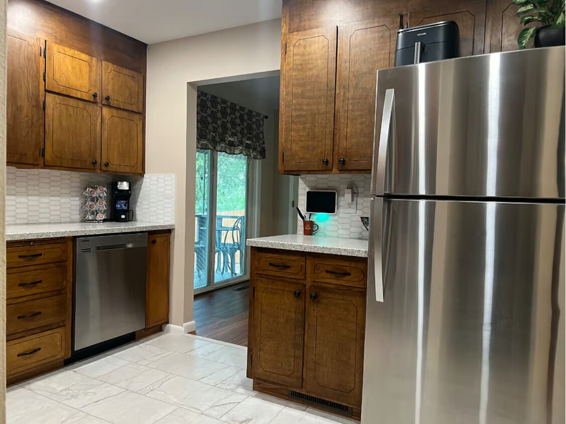 Jääkaappi, mikroaaltouuni, uuni, liesi