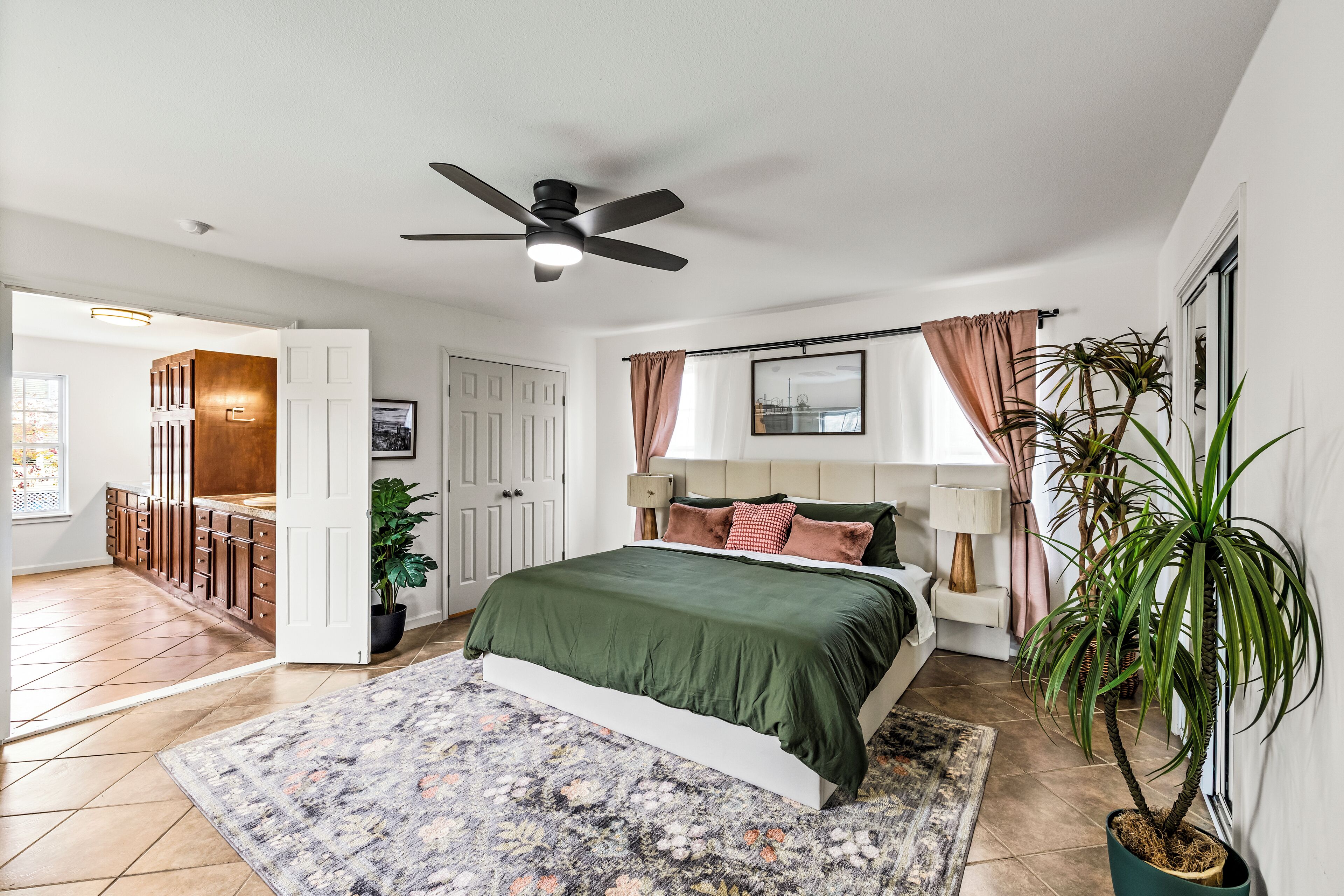 3 bedrooms, desk, iron/ironing board, travel cot