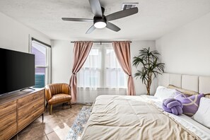 3 bedrooms, desk, iron/ironing board, travel cot - Galveston Vacation Destination!! HUGE pool, Hot Tub, Fire Pit, Pool Table (Galveston)