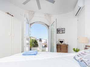 4 bedrooms, desk, Internet - Vacation home Dreams by Interhome (Empuriabrava)