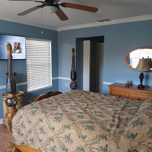 WiFi, bed sheets - Fabulous 3-bedroom house with AC in charming Brandon (Brandon)