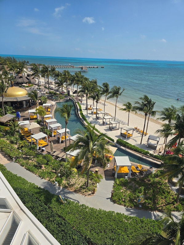 Am Strand, Liegestühle, Strandtücher