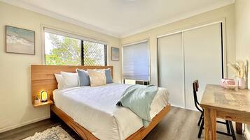 Strykjärn/strykbräda, wi-fi och sängkläder