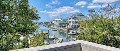 المنطقة المحيطة بالمنشأة