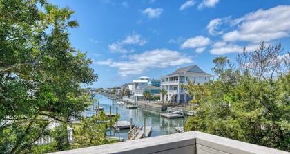 Wonderful 5-bedroom, canal-front house in Garden City