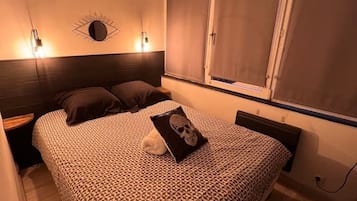 Een strijkplank/strijkijzer, gratis wifi, beddengoed