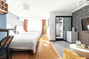 Standard Double or Twin Room | Individually decorated, free WiFi, bed sheets - VanInn Guangzhou , Step Out to Beijing Road Pedestrian Street , Gongyuanqian & Beijing Road Metro - Canton Fair (Guangzhou)