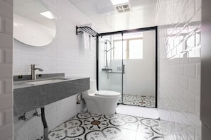Panoramic Apartment | Bathroom | Free toiletries, hair dryer, towels, shampoo - VanInn Guangzhou , Step Out to Beijing Road Pedestrian Street , Gongyuanqian & Beijing Road Metro - Canton Fair (Guangzhou)