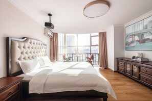 Panoramic Apartment | Individually decorated, free WiFi, bed sheets - VanInn Guangzhou , Step Out to Beijing Road Pedestrian Street , Gongyuanqian & Beijing Road Metro - Canton Fair (Guangzhou)