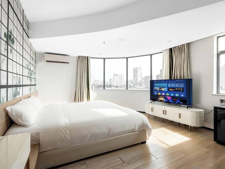 Decoración personalizada, wifi gratis y ropa de cama