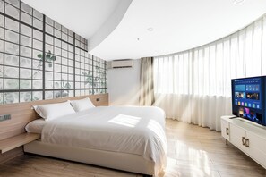 Panoramic Apartment | Individually decorated, free WiFi, bed sheets - VanInn Guangzhou , Step Out to Beijing Road Pedestrian Street , Gongyuanqian & Beijing Road Metro - Canton Fair (Guangzhou)