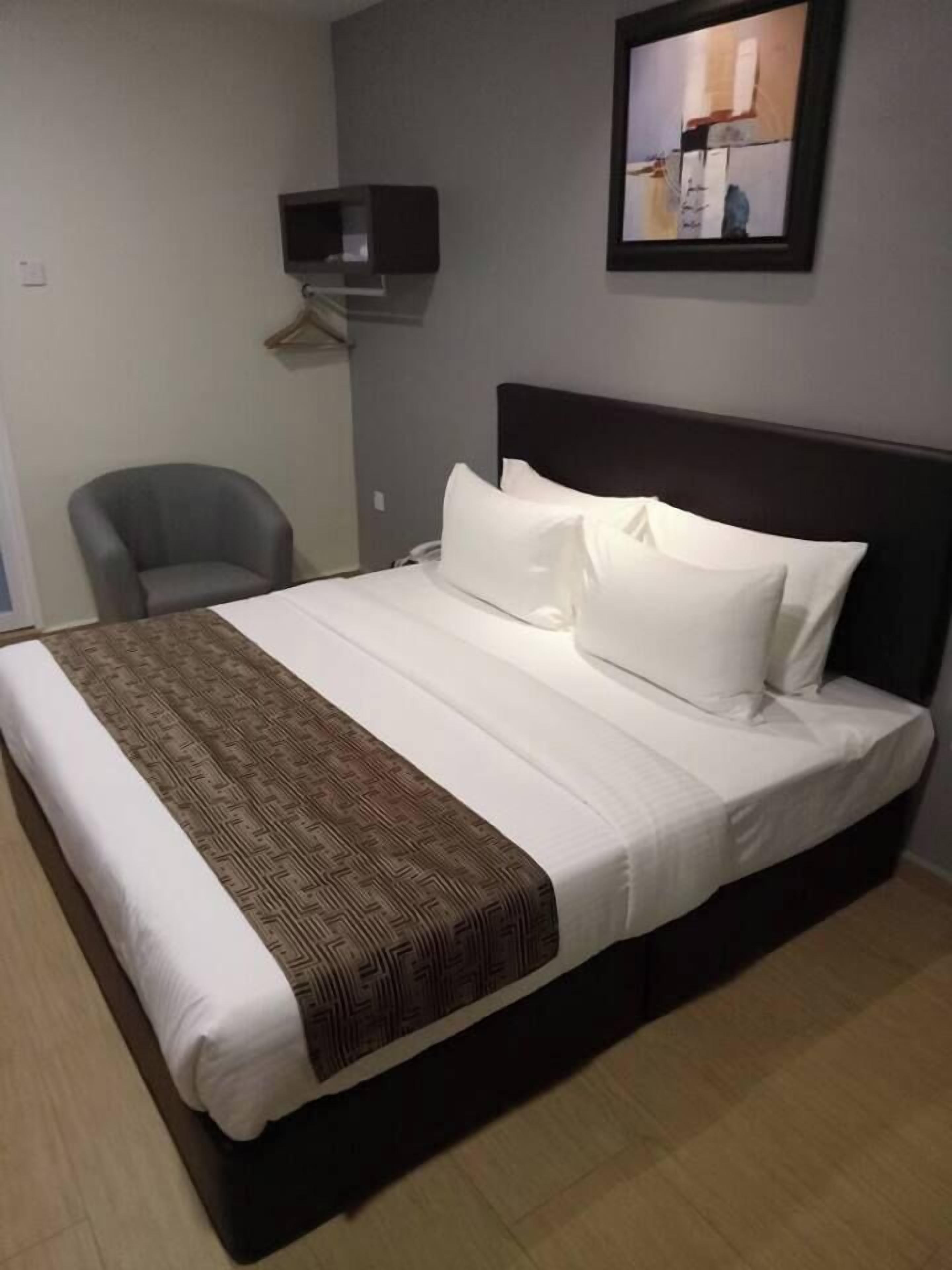 Executive Suite, City View