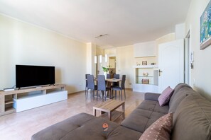 TV - Peony House by Vivimy (Ugento)