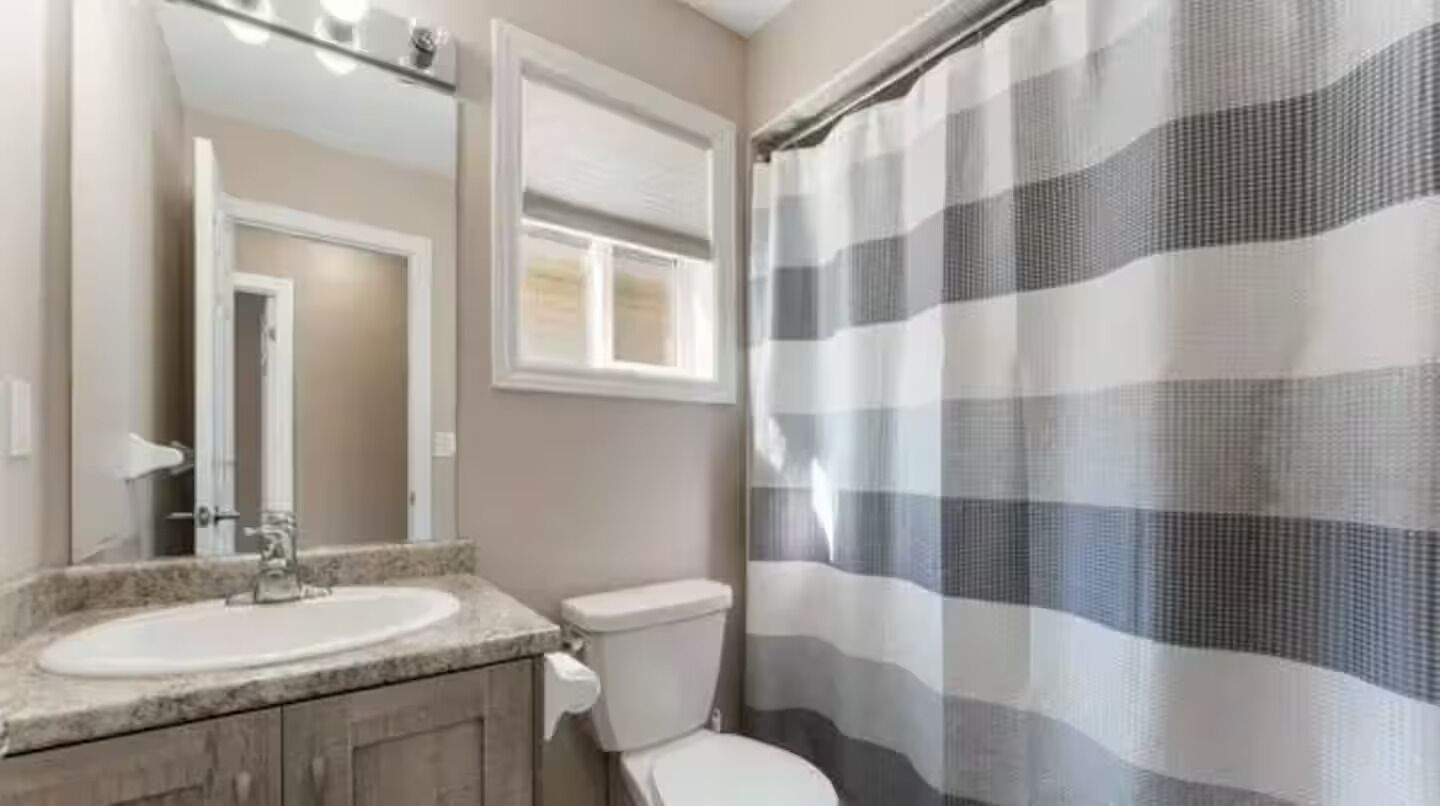 Bidet, Handtücher, Seife, Toilettenpapier