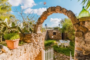 Outdoor dining - Rustic Dwelling by Vivimy (Ugento)