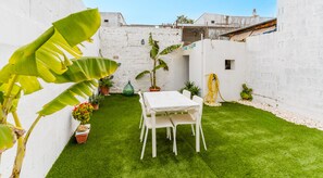 Outdoor dining - Nita House by Vivimy (Racale)