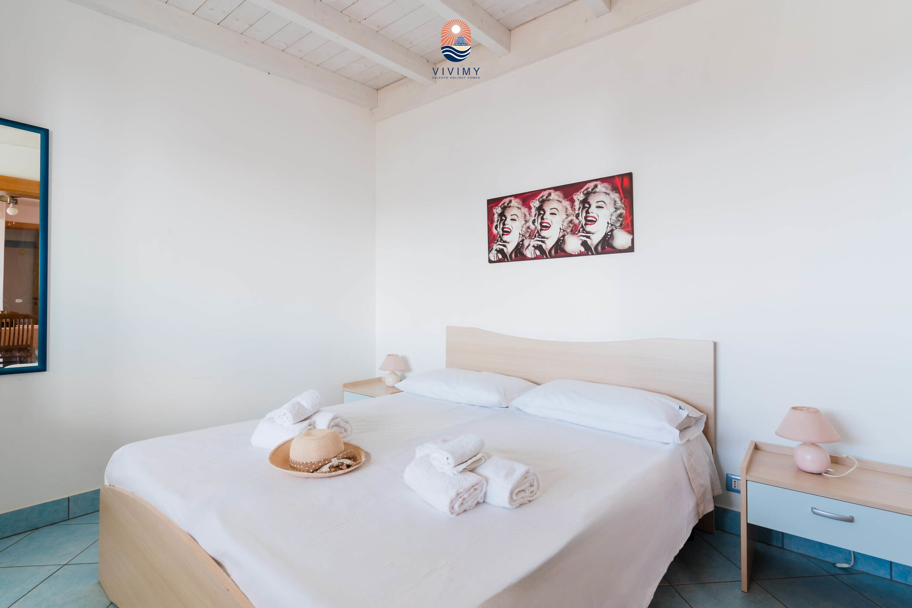 1 bedroom, bed sheets